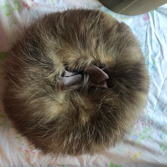 Vintage Dobb’s fifth Avenue hat & AE Burkhat fox fur muff in original boxes. - Picture 3 of 14